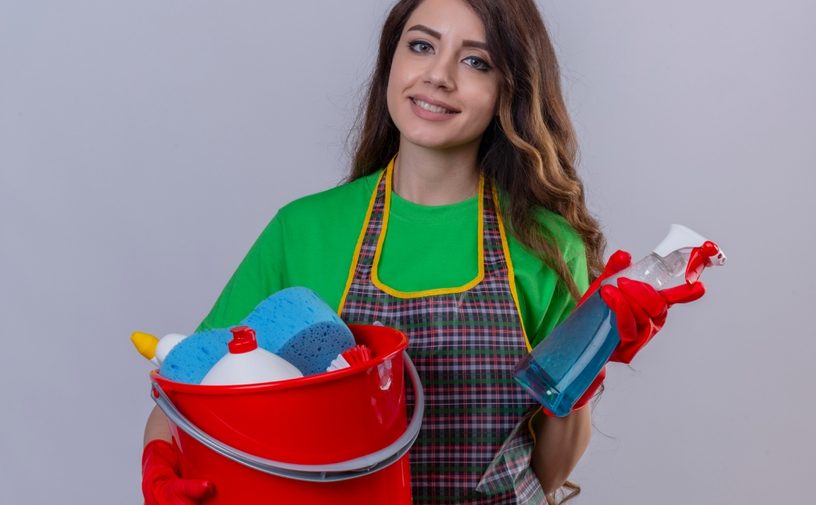 إياكِ وخلط هاتين المادتين في التنظيف! بخار قاتل قد ينتشر فورًا!