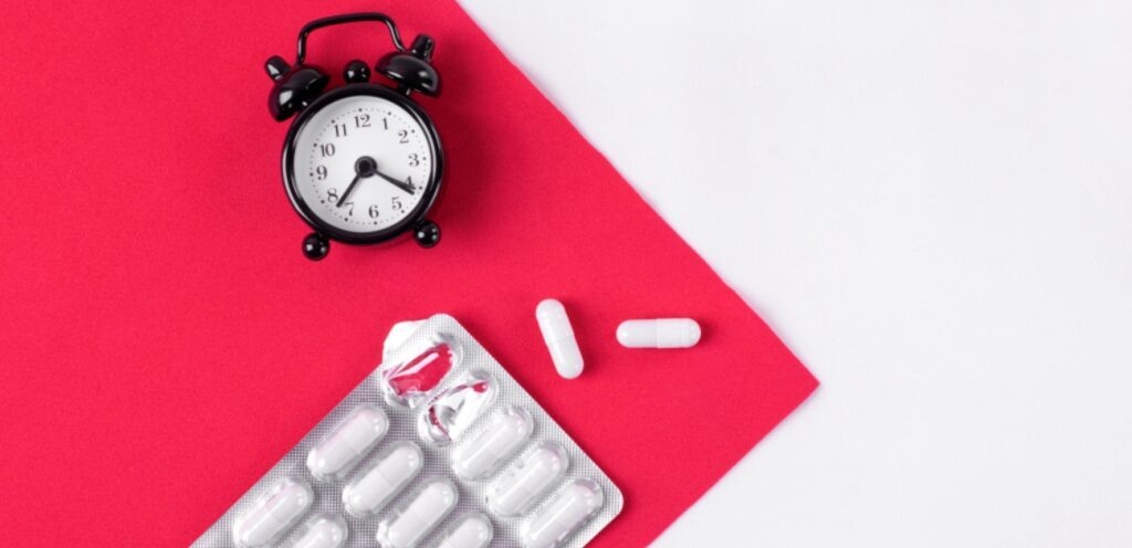 منبّه وحبوب دواء وفوطة نسائية