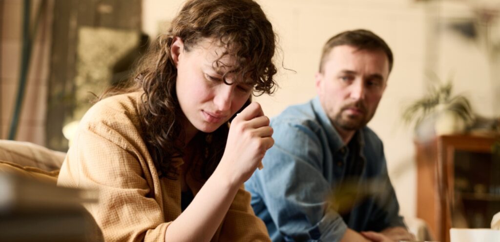 زوجان حزينان