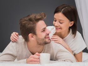 حلّ الخلافات الزوجية يبدأ بهذه الحركة الغريبة قبل النوم