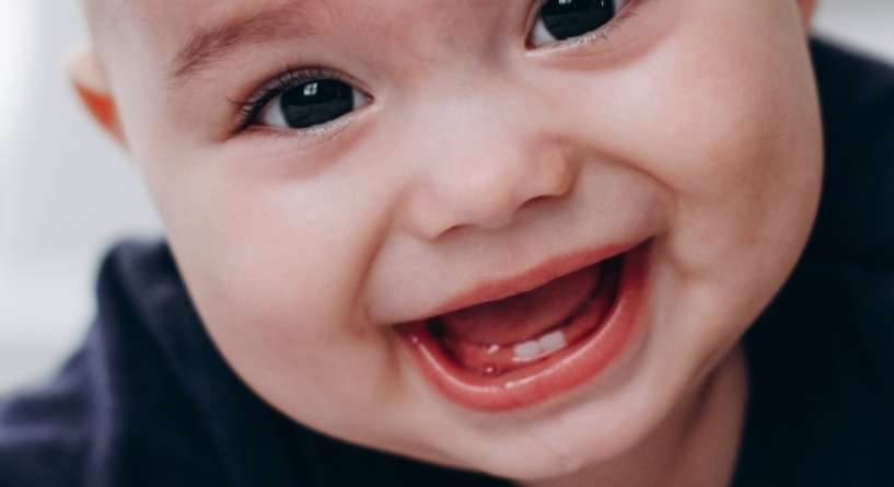 متى يبدأ التسنين عند الرضيع