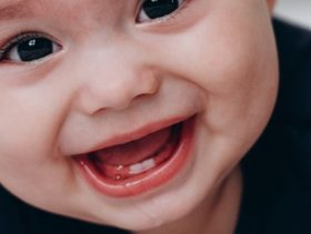 متى يبدأ التسنين عند الرضيع