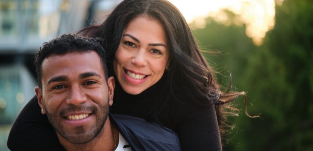 زوجان سعيدان