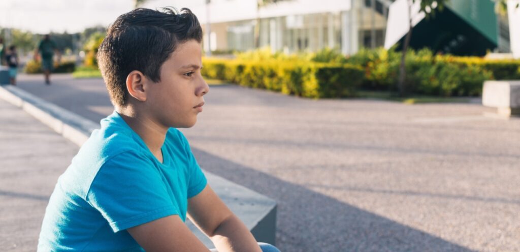 طفل حزين
