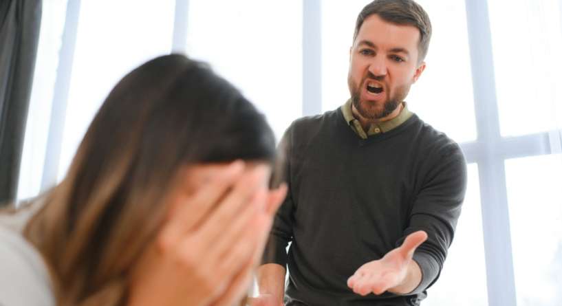 من علامات كره الزوج لزوجته انتبهوا يا نساء