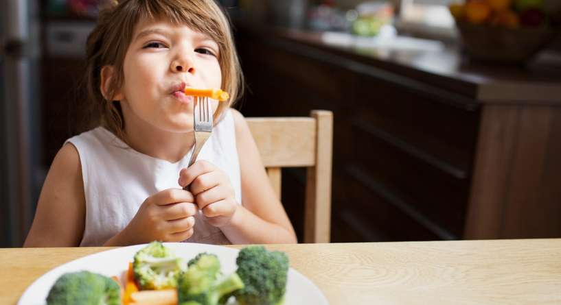 هذا الطعام "الصحي" يدمّر تركيز طفلك.. اكتشفي أين يختبئ السكر!