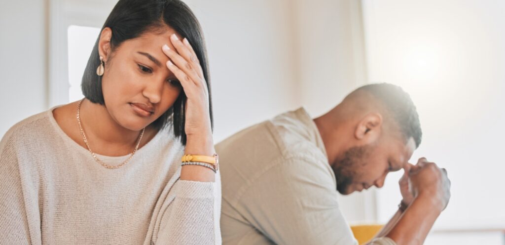 زوجان حزينان