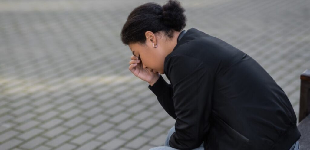 امرأة وحيدة وحزينة