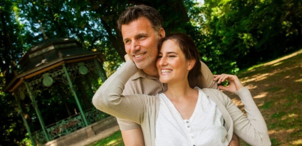 زوجان سعيدان