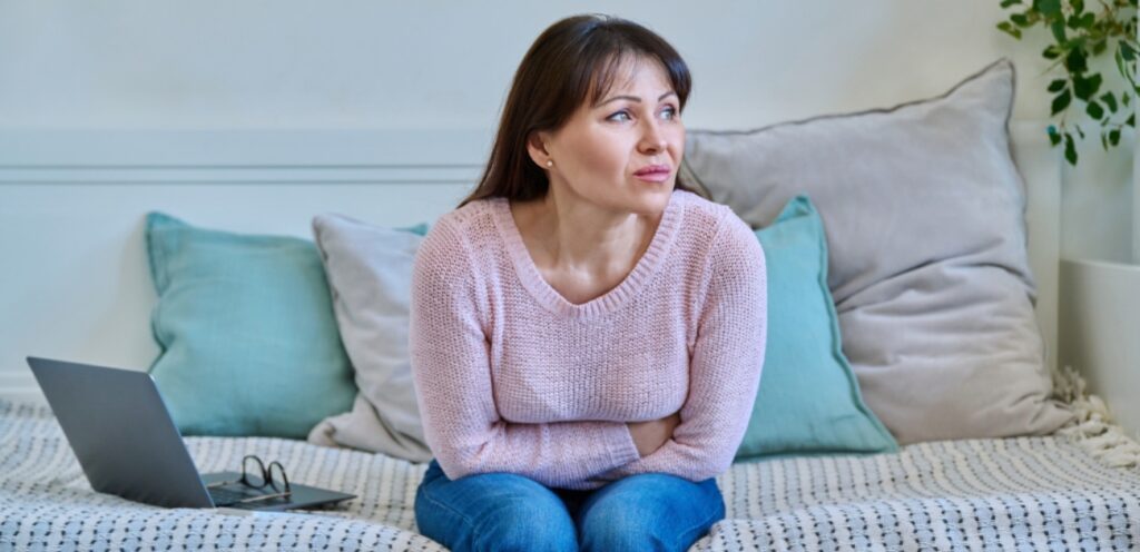 امرأة حزينة