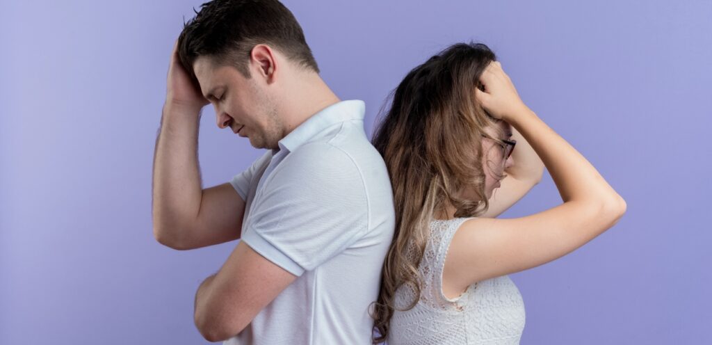 زوجان حزينان