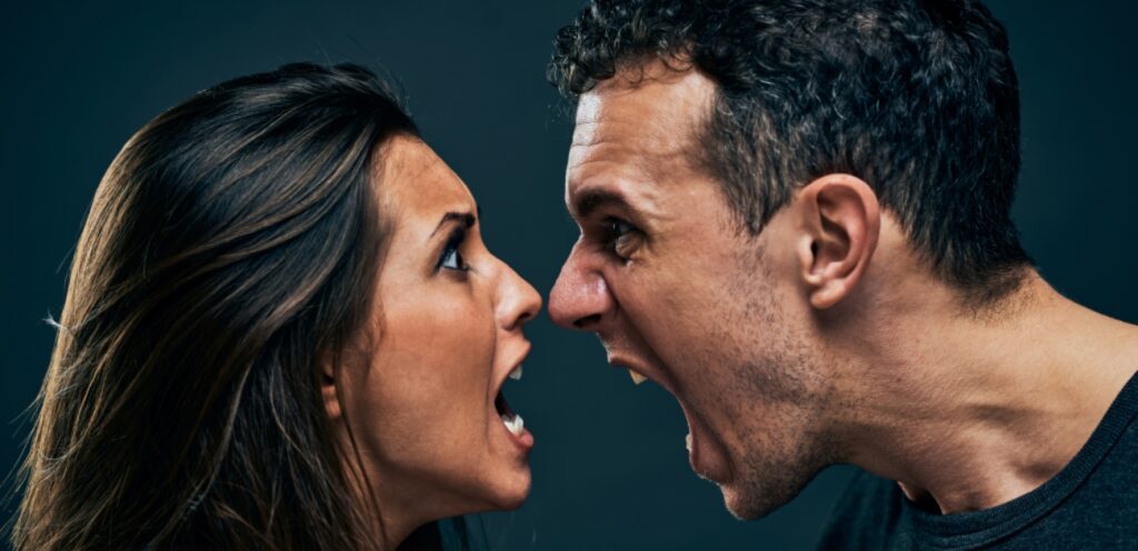 زوجان يتشاجران
