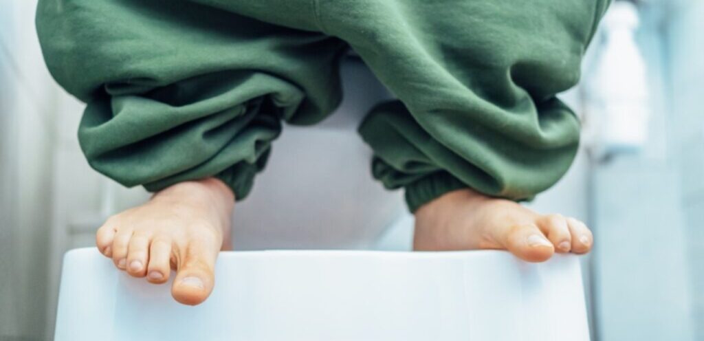 طفل في الحمام