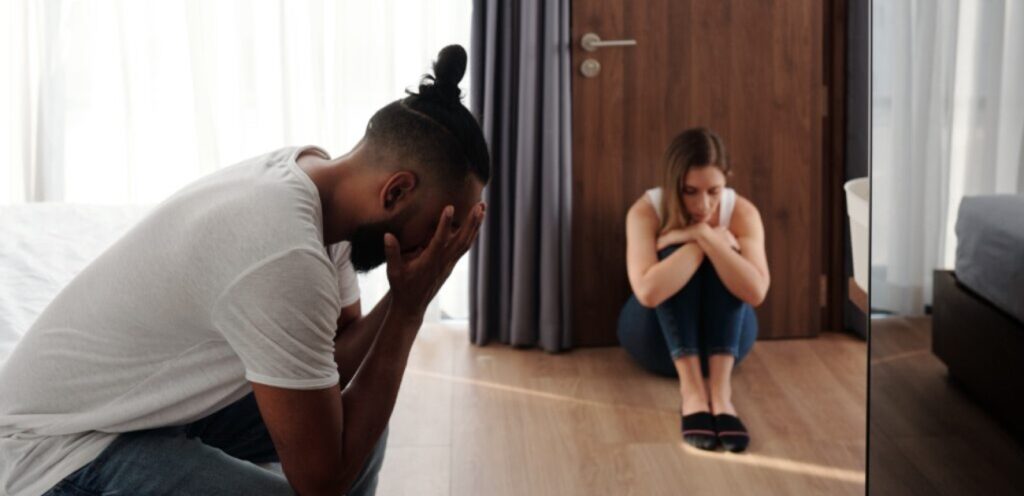 زوجان حزينان