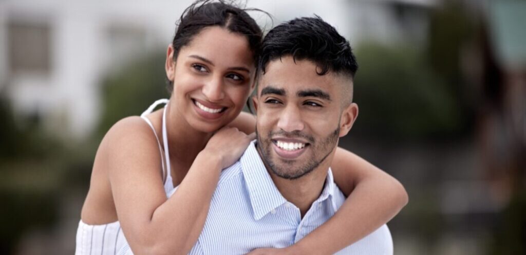 زوجان سعيدان