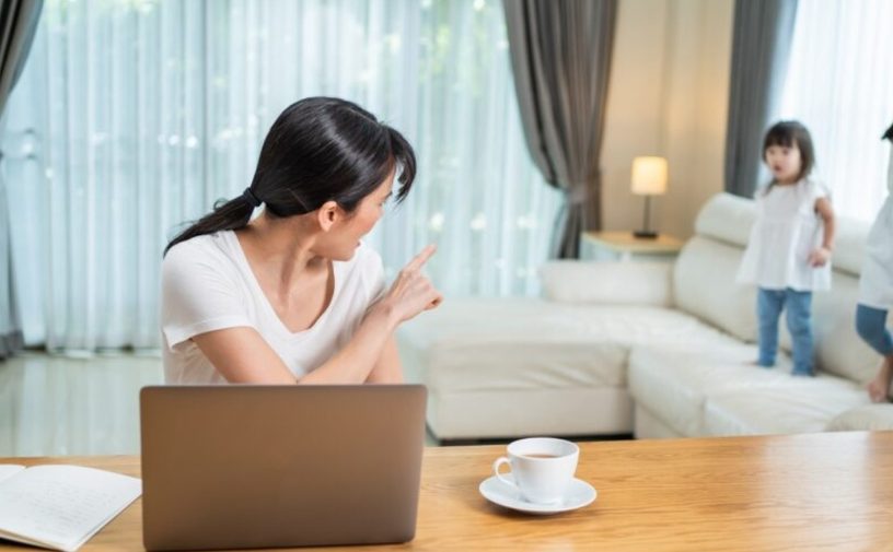 كيف تواكبين حياة الأم المزدحمة بدون أن تفقدي نفسك؟