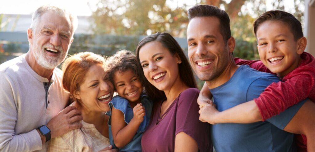 عائلة سعيدة