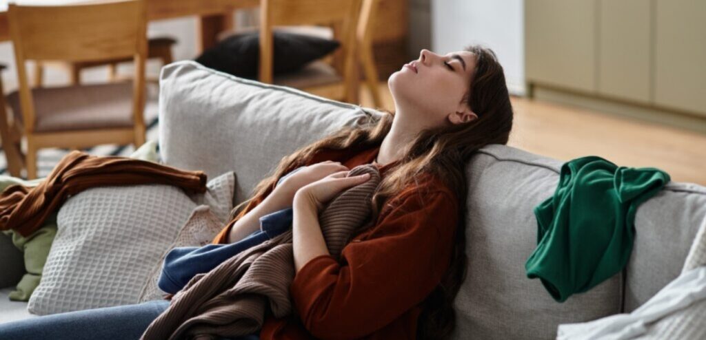 امرأة حزينة