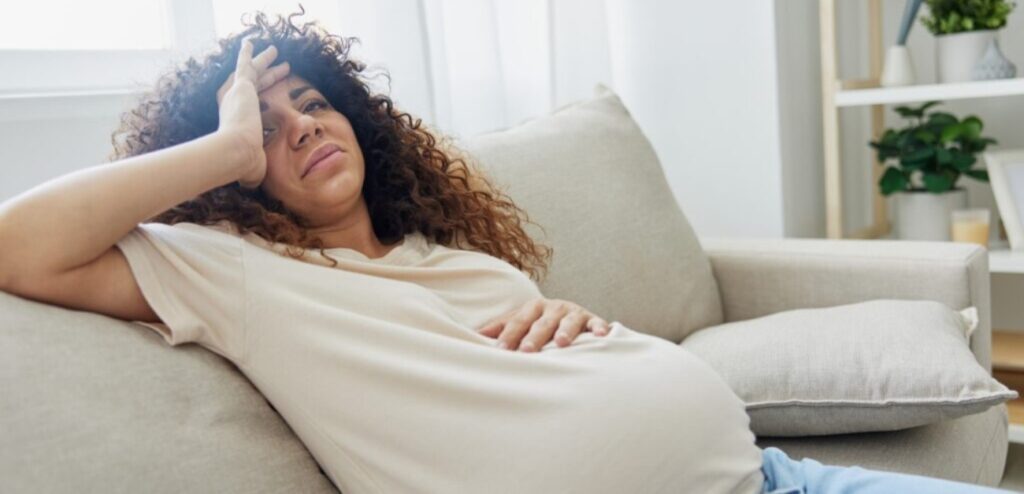 امرأة حامل متعبة