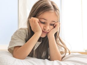 نقص فيتامين D يهدّد طفلك في الخريف.. هل تلاحظين هذه العلامات؟