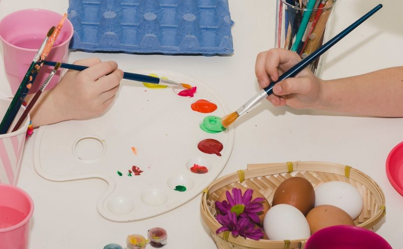 لن تتوقّعي كيف تعزّز الفنون والأنشطة اليدوية قدرة طفلكِ على حلّ المشاكل!