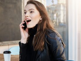 بحث جديد يكشف: هاتفكِ قد ينقل إليكِ المرض أسرع مما تتخيّلين