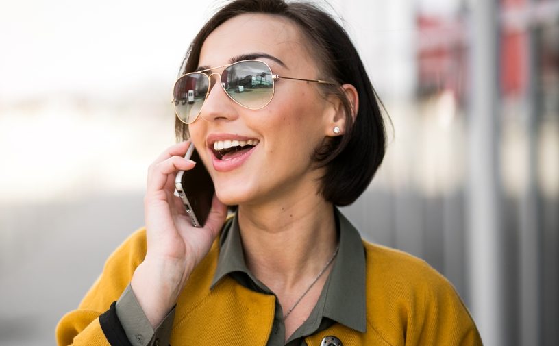 هل تعلمين أن سماع صوت الأم يرفع هرمون السعادة مثل العناق تمامًا؟