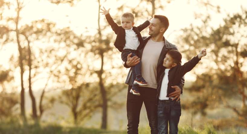 من مجرد معيل إلى شريك حقيقي: سرّ تحوّل دور الأب في البيت الحديث!