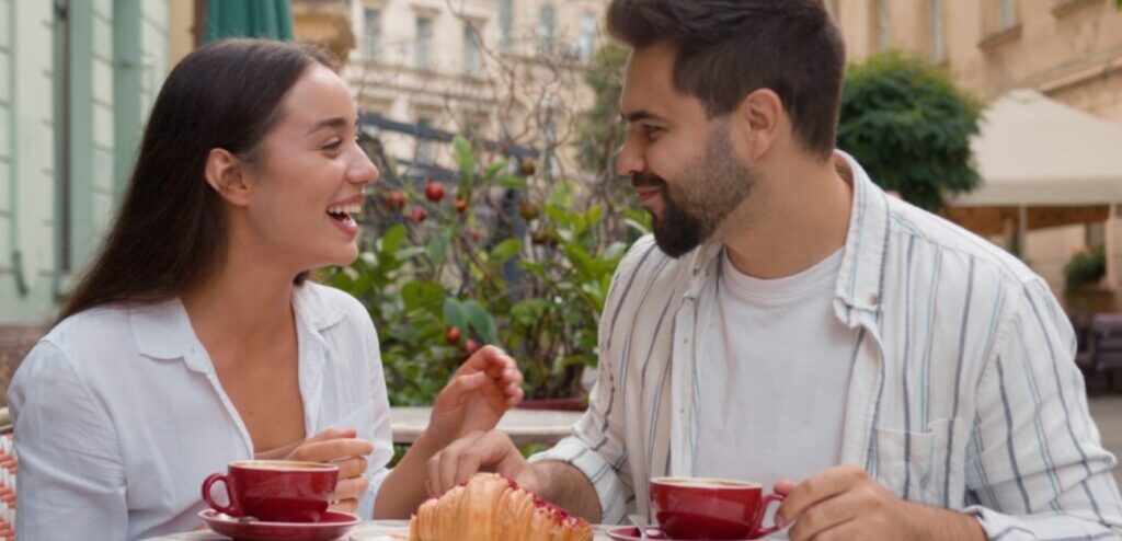 زوجان في المقهى