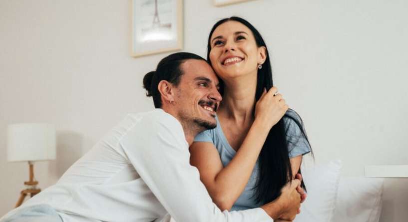 رؤية الزوجة في المنام مع رجل