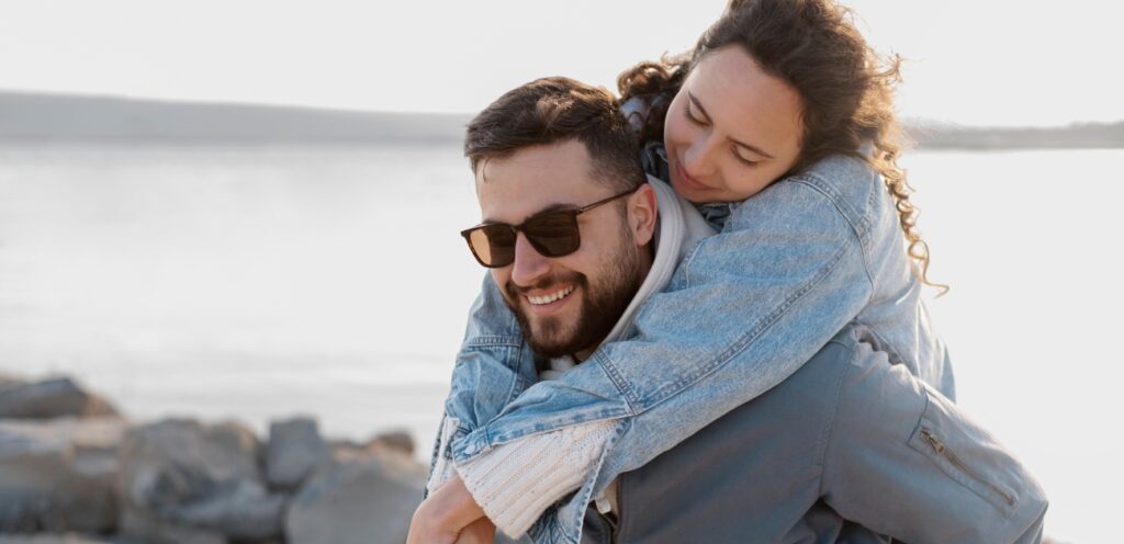 زوجان سعيدان