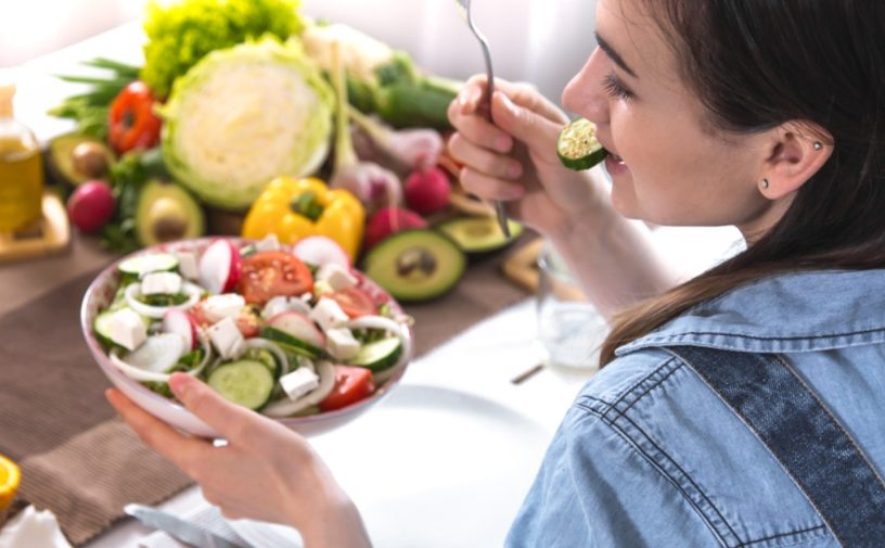 كيف يؤثر الغذاء على نضارة منطقتكِ الحساسة؟