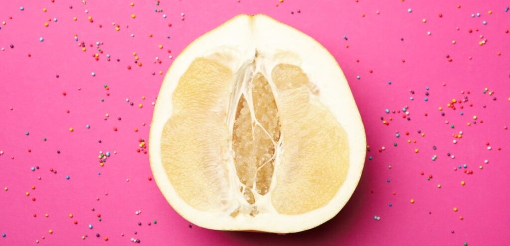 نصف فاكهة الغريب فروت