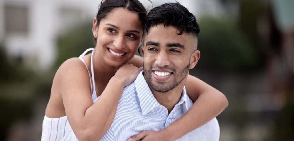 زوجان سعيدان