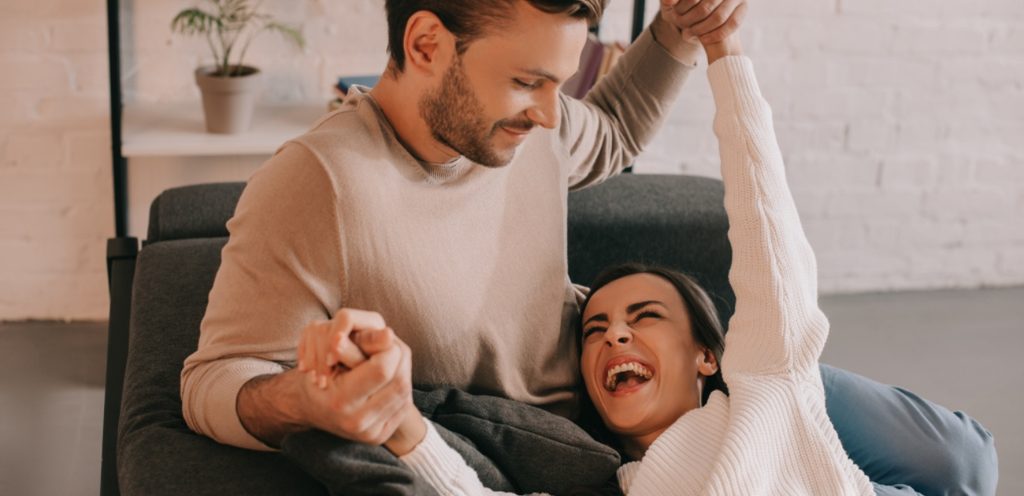 زوجان سعيدان