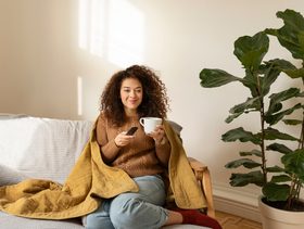 اكتشفي كيف تجعل الإضاءة الطبيعية يومك أخفّ توترًا وأكثر طاقة!