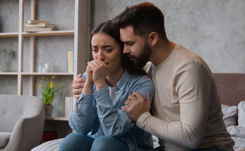 علامات حب الزوج لزوجته وقت الزعل