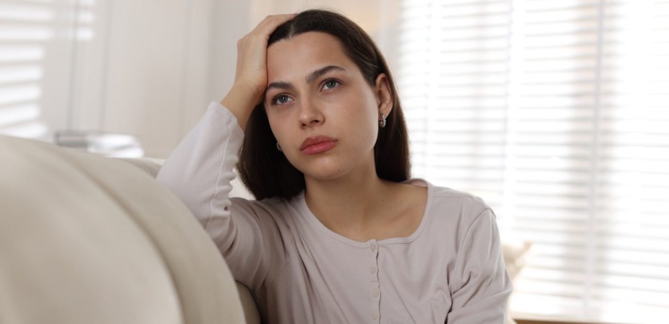 امرأة وحيدة وحزينة