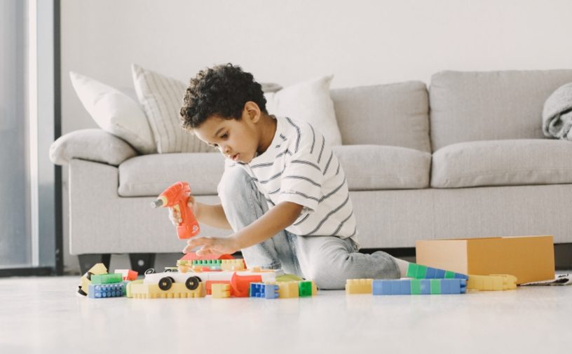 علامات ذكاء الطفل بعمر ثلاث سنوات