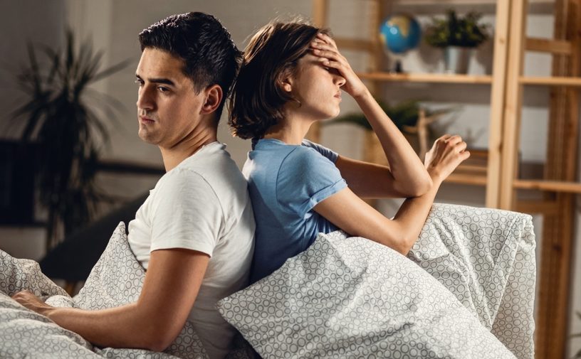 هل تصمتين كي تتجنّبي الخلاف؟ دراسة تكشف خطأ فادحًا تقع فيه معظم النساء!