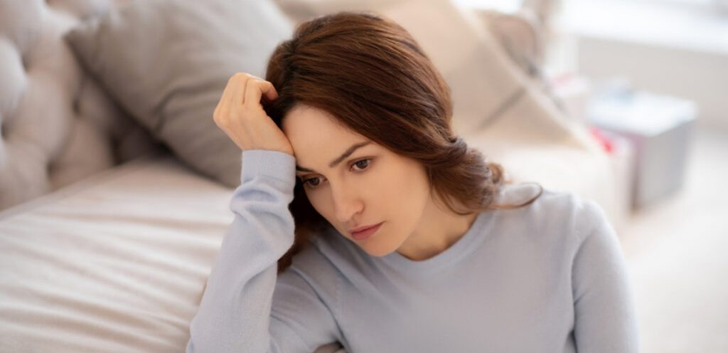 امرأة حزينة ومتعبة