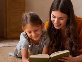هل تروين القصص لطفلك؟ تعرّفي إلى تأثيرها المدهش على قيمه وشخصيّته!