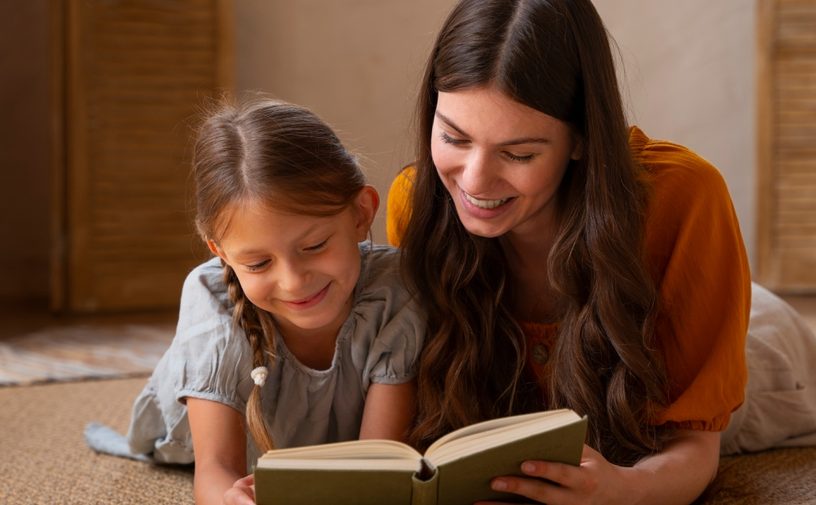 هل تروين القصص لطفلك؟ تعرّفي إلى تأثيرها المدهش على قيمه وشخصيّته!