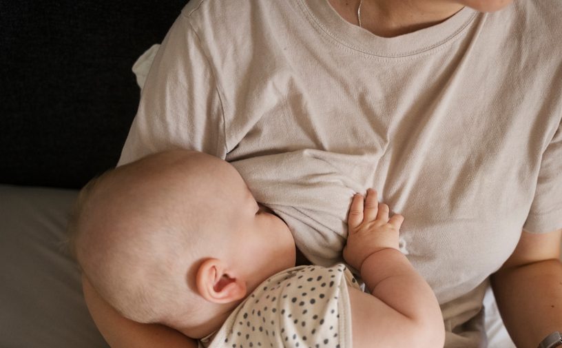 سلبيات الرضاعة الطبيعية على الام