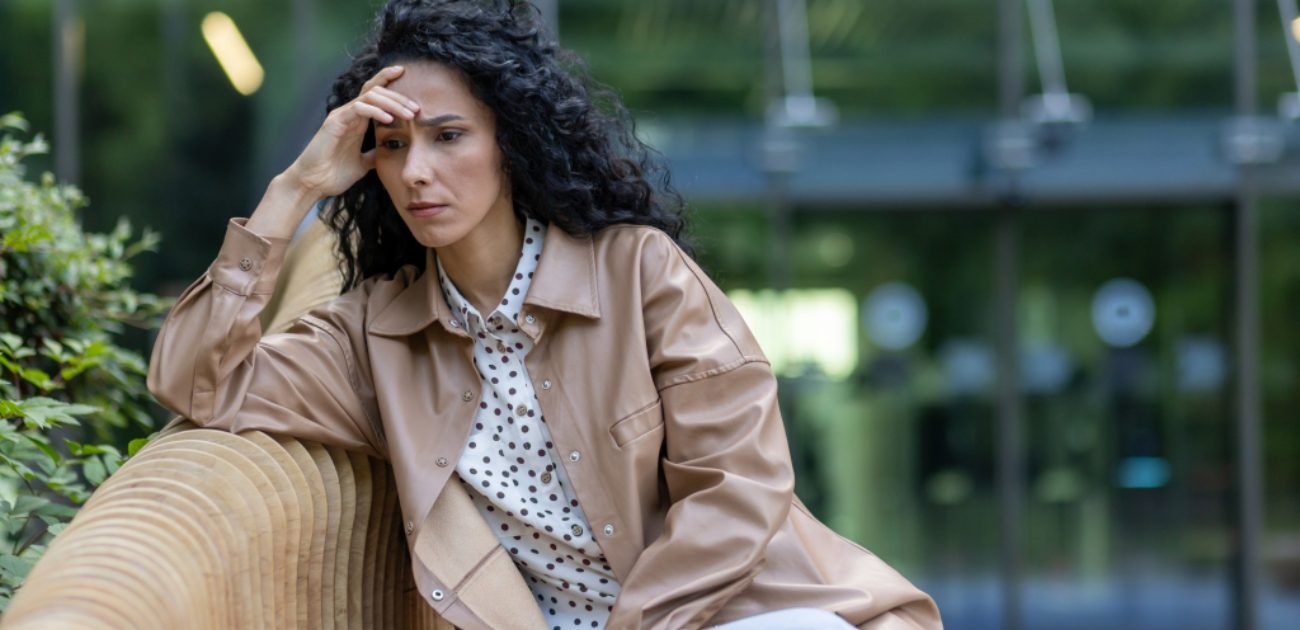 امرأة حزينة