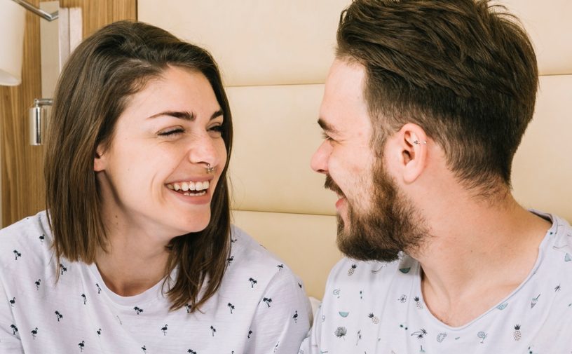 حين يصبح الضحك علاجًا: كيف يعيد المرح الدفء إلى العلاقات؟