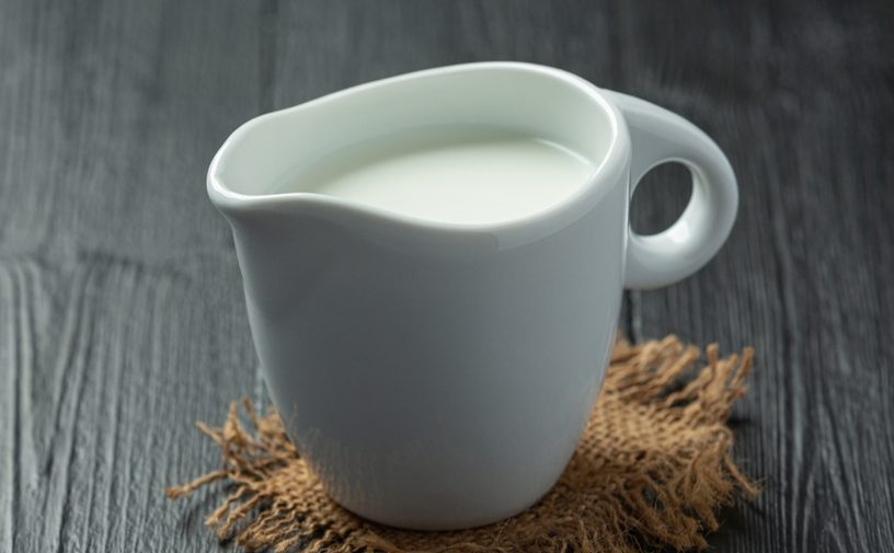 بحث جديد يكشف: شرب الحليب البارد يخفّف عصبية الأطفال بفعالية مدهشة