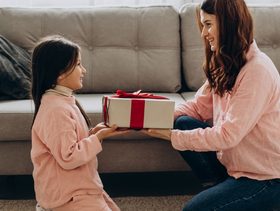 دراسة جديدة تؤكد: المكافآت الصغيرة تزرع السلوك الجيّد في الطفل