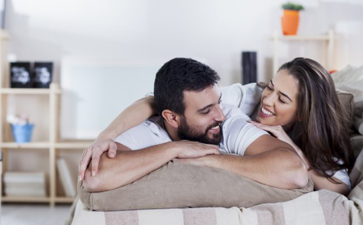 طرق اثارة الرجل بالكلام