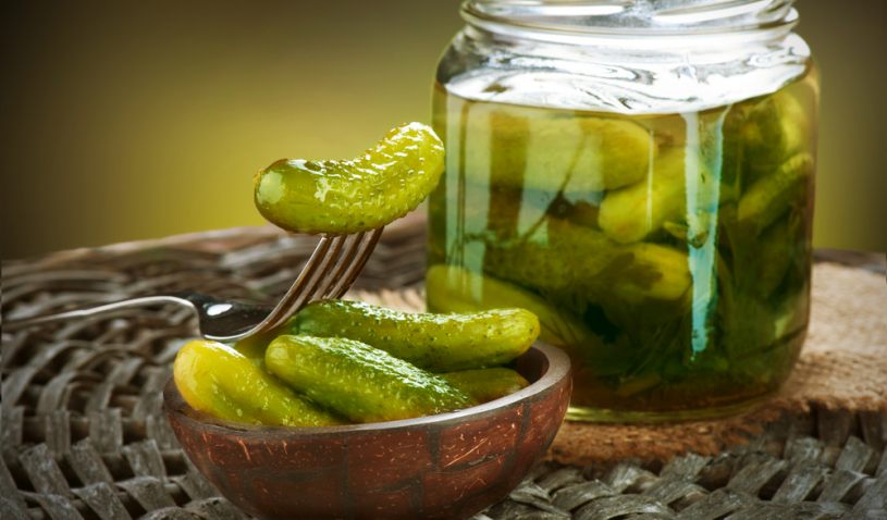 إستعمالات صحية غريبة ومفيدة لماء المخلل